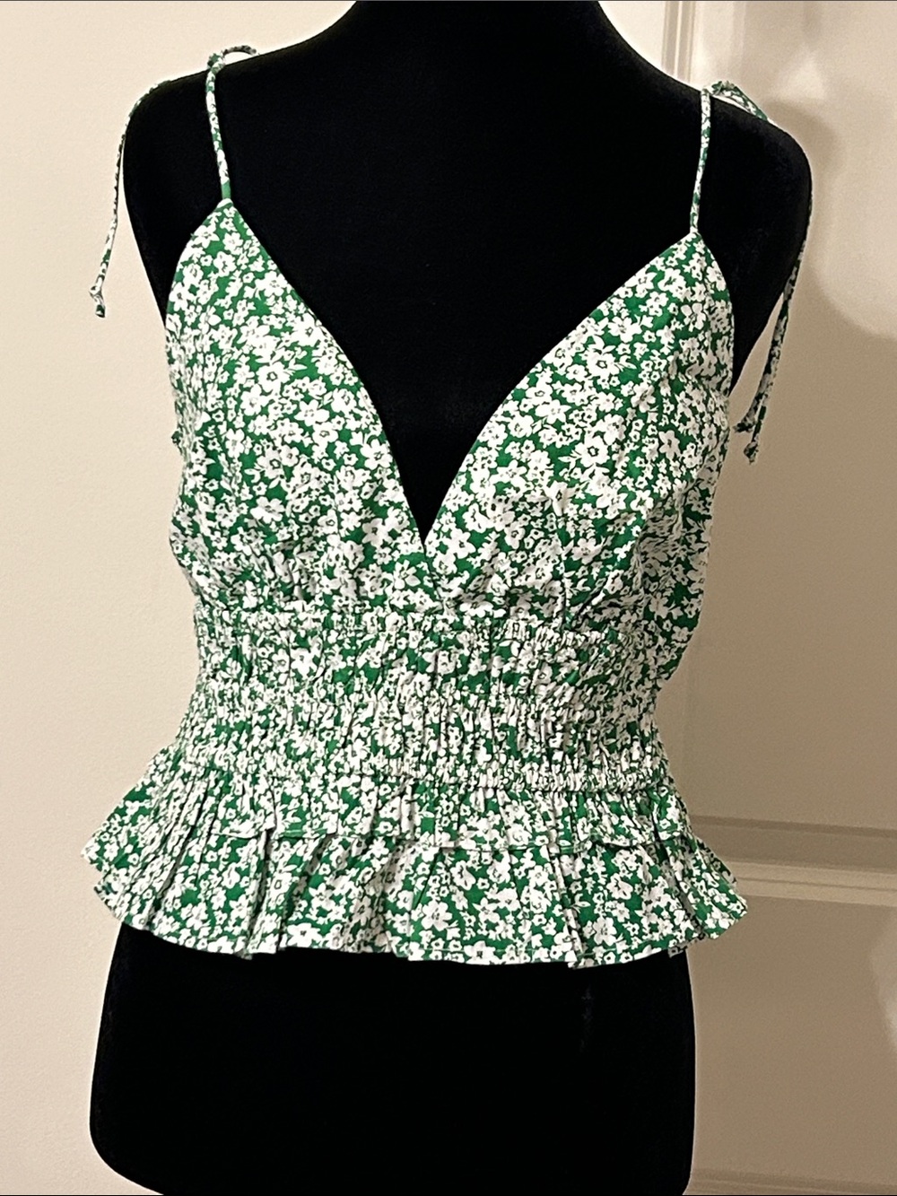 NWT Sim & Sam Women’s Peplum Spaghetti Strap Crop Top Green/White Floral Design